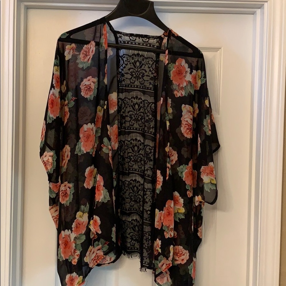 Short sleeve cardigan like top